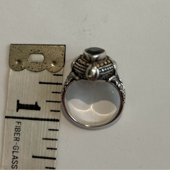 Elegant Silver and Gold-Toned Gem Ring - Picture 5 of 5